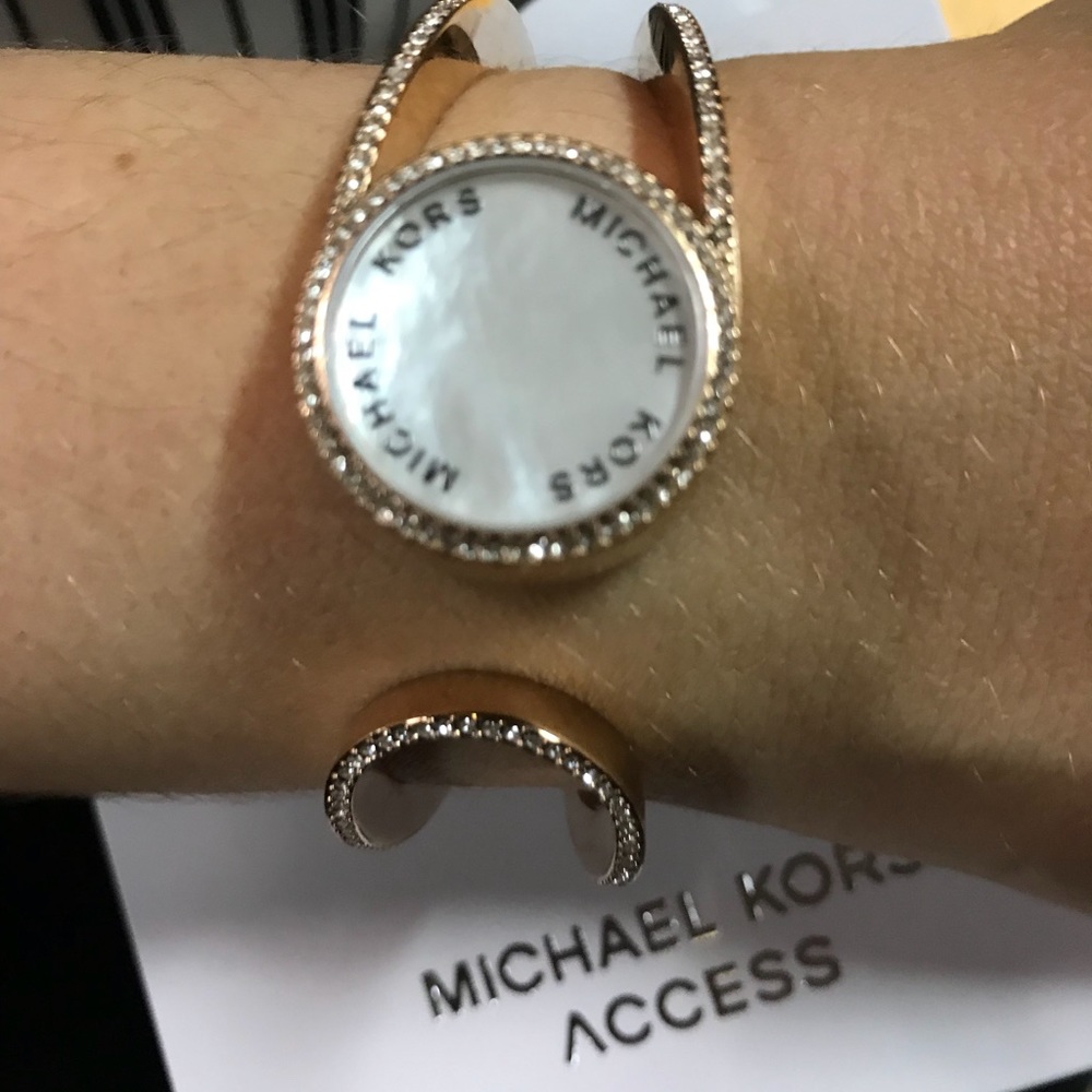 NIB Michael Kors Access Activity Tracker - Picture 2 of 3
